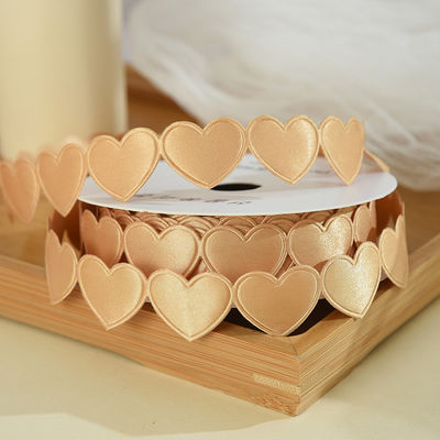 1.5cm*9m 2.5cm*9m Σχήμα καρδιάς Ημέρα του Αγίου Βαλεντίνου Πυλίστρα δώρου για πολυτελή συσκευασία δώρων